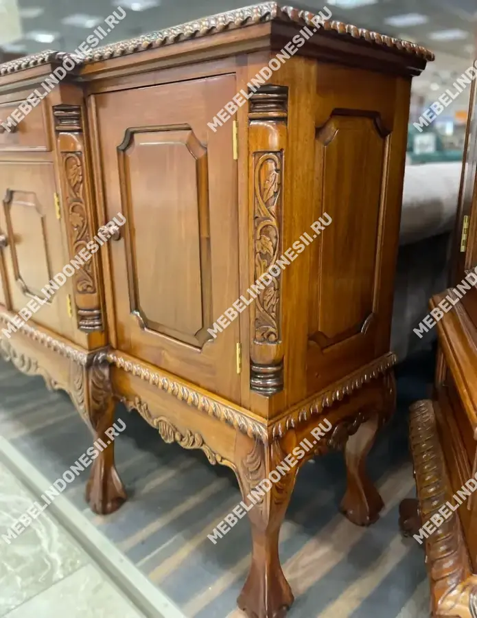 Буфет из массива Чиппендейл  