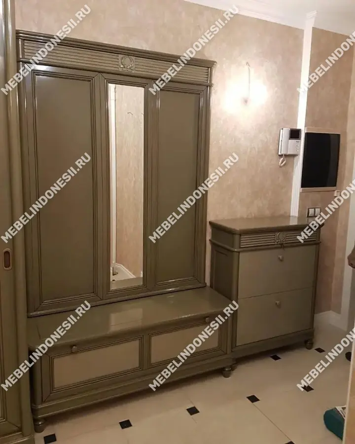 Панель для прихожей "Мария Сильва" Орех MS847  купить в интернет магазине Мебель из массива. Звоните +7 495 961-63-63 Вешалки для костюма из массива дерева
