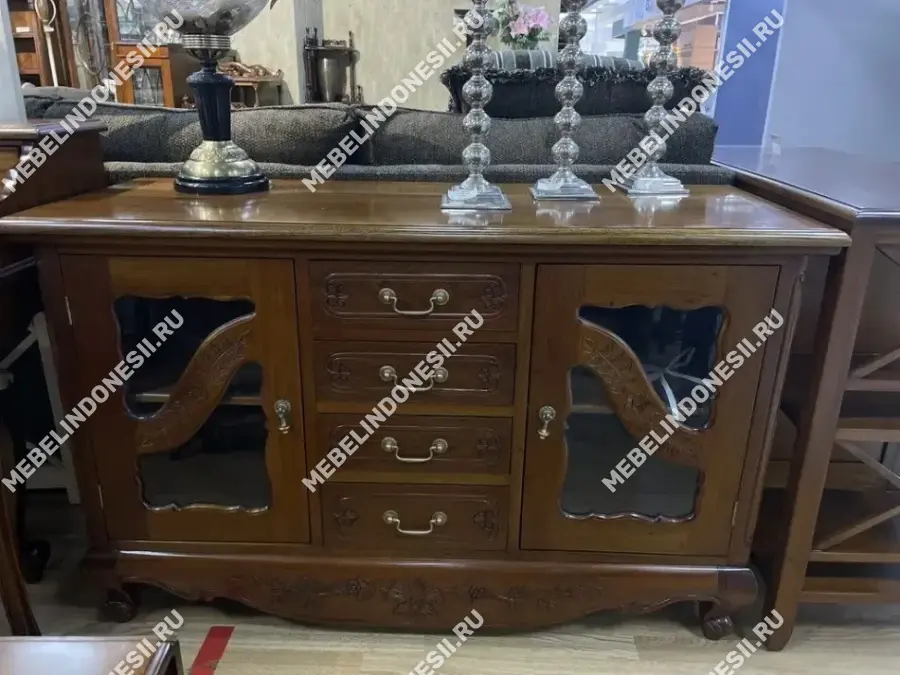 Буфет со стеклянными дверцами  