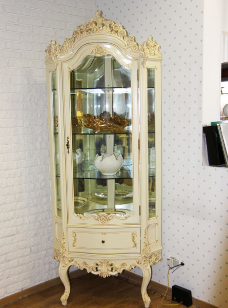 Шкаф-витрина угловая TP16-3M-C-wbg  купить в интернет магазине Мебель из массива. Звоните +7 495 961-63-63 Витрины в гостиную Индонезия
