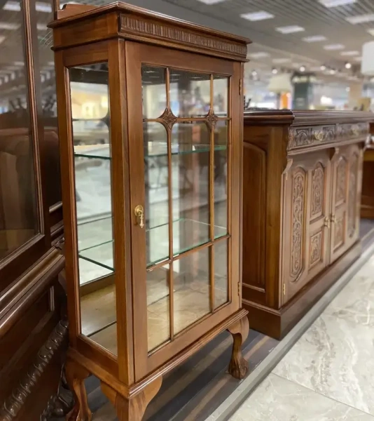 Витрина низкая в стиле Чиппендейл МИГ507 DCSC-M купить в интернет магазине Мебель из массива. Звоните +7 495 961-63-63 Мебель Индонезии