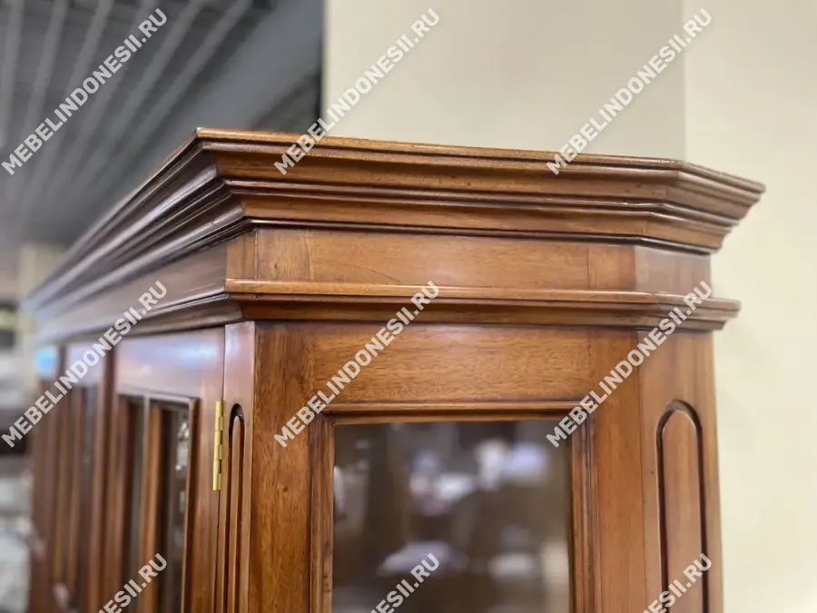 Шкаф для книг 3х дверный  