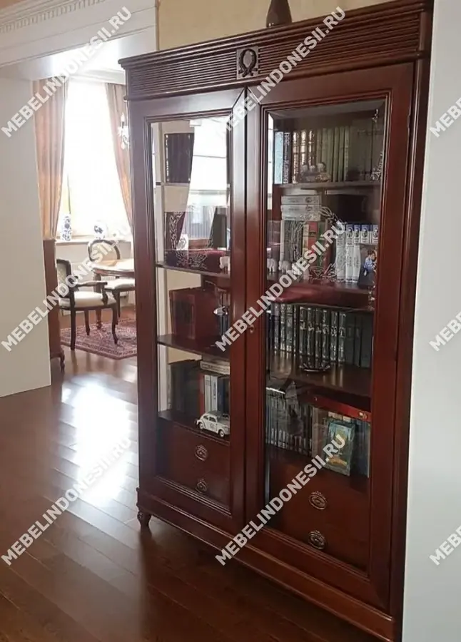 Витрина 2х дверная "Бурбон" Орех BJ908B  купить в интернет магазине Мебель из массива. Звоните +7 495 961-63-63 Витрины из массива дерева